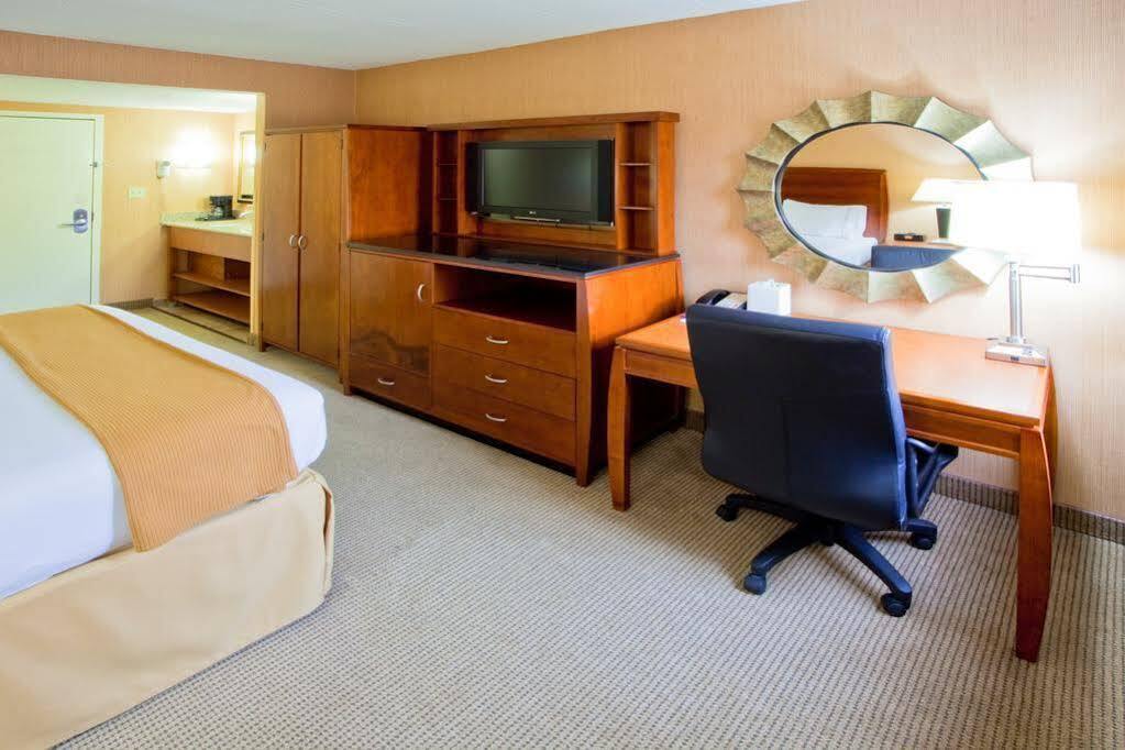 Holiday Inn Express Fairfax-Arlington Boulevard By Ihg Exteriér fotografie