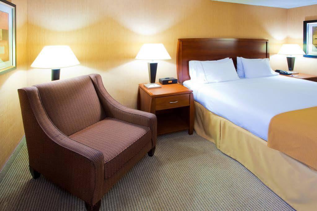 Holiday Inn Express Fairfax-Arlington Boulevard By Ihg Exteriér fotografie